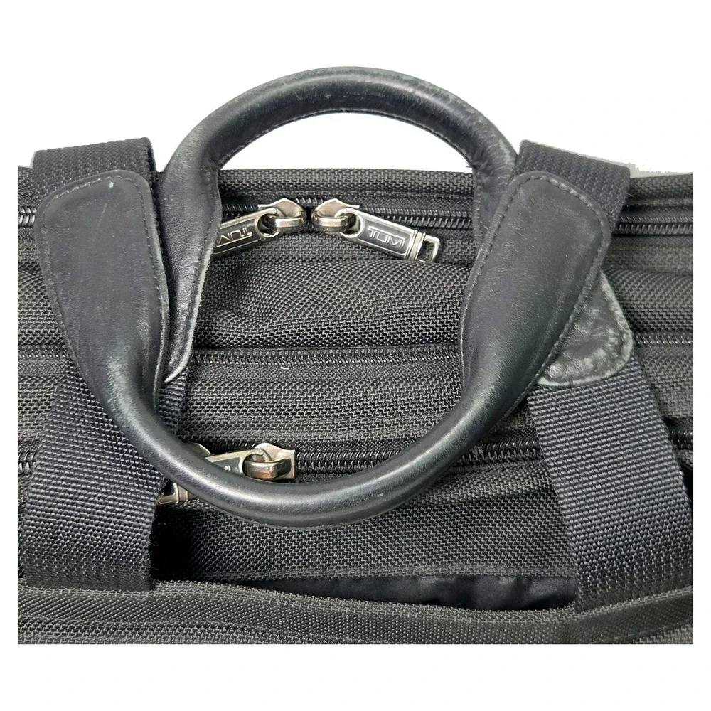 Tumi 26160D4 Black Ballistic Nylon 17in Laptop Briefcase Messenger Bag Excellent